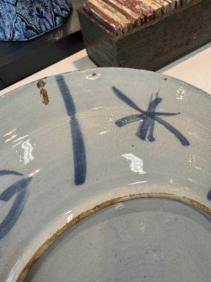 Three blue and white Dutch Delft chinoiserie dishes, late 17th C. — photo 5
