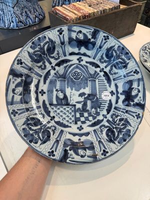 Three blue and white Dutch Delft chinoiserie dishes, late 17th C. — photo 7