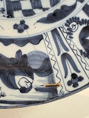 Three blue and white Dutch Delft chinoiserie dishes, late 17th C. — photo 9