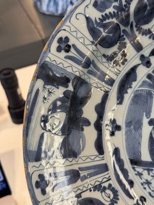 Three blue and white Dutch Delft chinoiserie dishes, late 17th C. — photo 10
