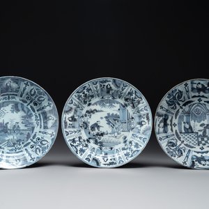 Three blue and white Dutch Delft chinoiserie dishes, late 17th C. — photo 1