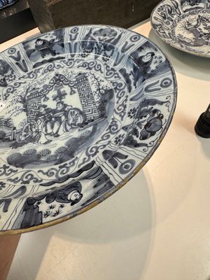 Three blue and white Dutch Delft chinoiserie dishes, late 17th C. — photo 16