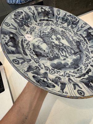 Three blue and white Dutch Delft chinoiserie dishes, late 17th C. — photo 17