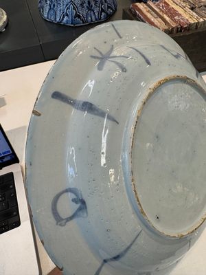 Three blue and white Dutch Delft chinoiserie dishes, late 17th C. — photo 19