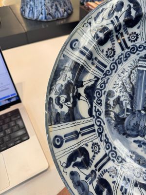 Three blue and white Dutch Delft chinoiserie dishes, late 17th C. — photo 2