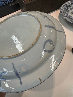 Three blue and white Dutch Delft chinoiserie dishes, late 17th C. — photo 22