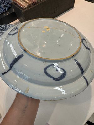 Three blue and white Dutch Delft chinoiserie dishes, late 17th C. — photo 28