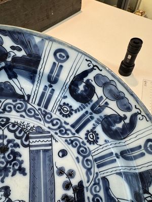 Three blue and white Dutch Delft chinoiserie dishes, late 17th C. — photo 4