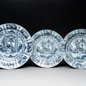 Three blue and white Dutch Delft chinoiserie dishes, late 17th C. — photo 1