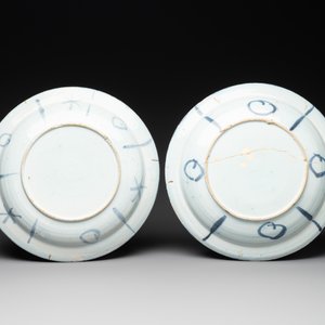 Three blue and white Dutch Delft chinoiserie dishes, late 17th C. — photo 3