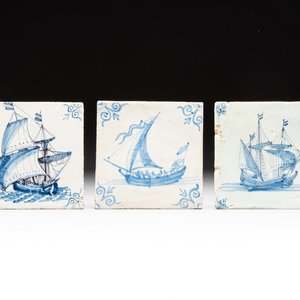 Three blue and white Dutch Delft 'large ships' tiles, 17th C. — photo 1