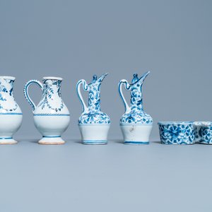 Three blue and white Dutch Delft, Nevers and Rouen wet drug jars and four jugs, 17/18th C. — 照片 10