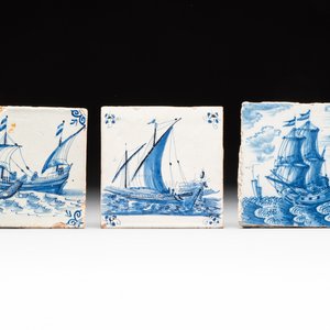 Three blue and white Dutch Delft 'ship' tiles, 17/18th C. — photo 1