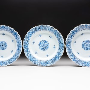 Three blue and white Dutch Delft strawberry strainers on stands, 18th C. — photo 2