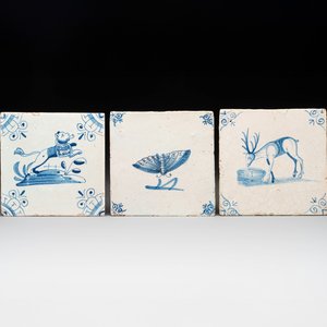 Three blue and white Dutch Delft tiles with a lion, a butterfly and a deer, 17th C. — 照片 1