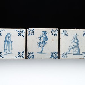 Three blue and white Dutch Delft tiles with large figures, 17th C. — photo 1