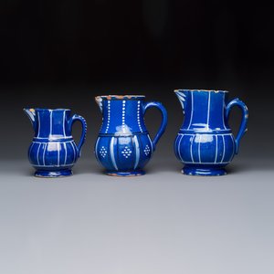 Three blue-ground faience jugs, probably Saint-Omer, North of France, 18/19th C. — 照片 2