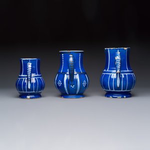 Three blue-ground faience jugs, probably Saint-Omer, North of France, 18/19th C. — 照片 3