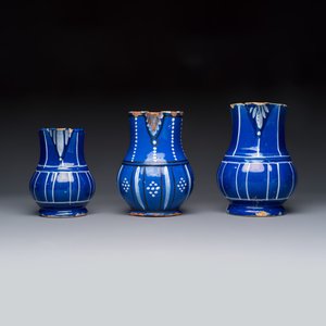 Three blue-ground faience jugs, probably Saint-Omer, North of France, 18/19th C. — 照片 5