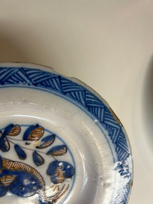 Three blue, white and iron-red Talavera pottery dishes, Spain, 17th C. — photo 1