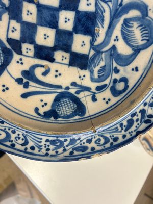 Three blue, white and iron-red Talavera pottery dishes, Spain, 17th C. — photo 13