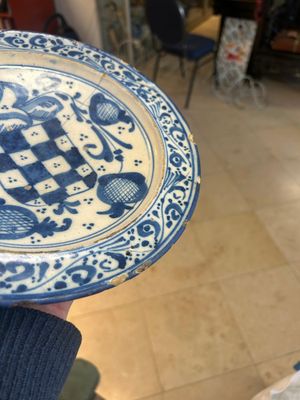 Three blue, white and iron-red Talavera pottery dishes, Spain, 17th C. — photo 18