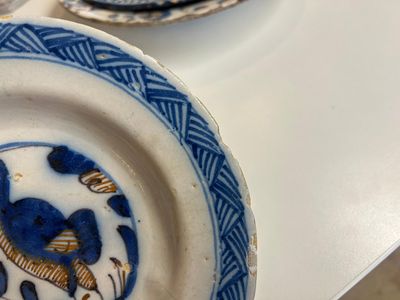 Three blue, white and iron-red Talavera pottery dishes, Spain, 17th C. — photo 4