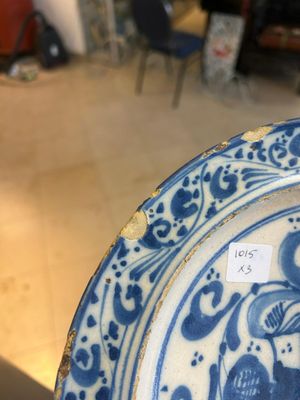 Three blue, white and iron-red Talavera pottery dishes, Spain, 17th C. — photo 10