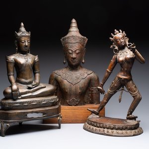 Three bronze sculptures of deities, South Asia/Southeast Asia, 19/20th C. — foto 1