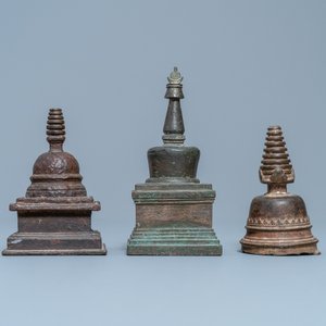 Three bronze stupas, Tibet, 16/18th C. — photo 4