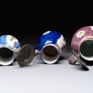 Three Brussels faience jugs, two with pewter mounts, 19/20th C. — foto 5