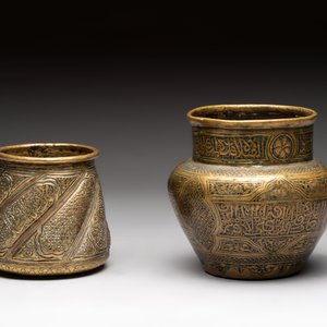 Three 'calligraphic' brass vessels, Qajar, 19/20th C. — foto 5