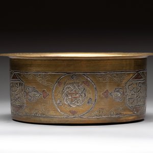 Three 'calligraphic' brass vessels, Qajar, 19/20th C. — foto 10