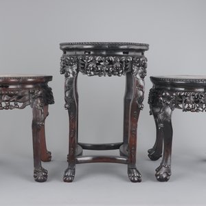 Three carved Chinese wood marble top vase stands, 19/20th C. — 照片 3