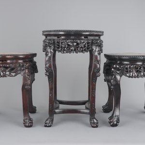 Three carved Chinese wood marble top vase stands, 19/20th C. — 照片 4