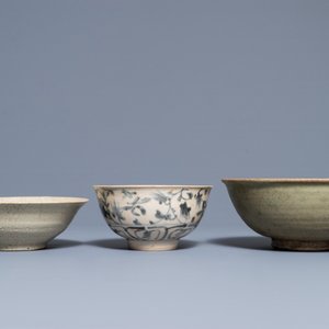Three Chinese and Vietnamese blue and white bowls, Ming — 照片 2