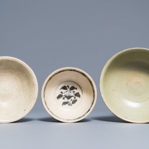 Three Chinese and Vietnamese blue and white bowls, Ming — 照片 6