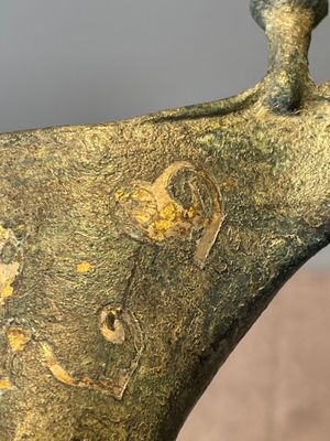 Three Chinese archaic bronze wine vessels, Zhou or later — photo 13