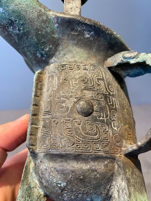 Three Chinese archaic bronze wine vessels, Zhou or later — photo 16