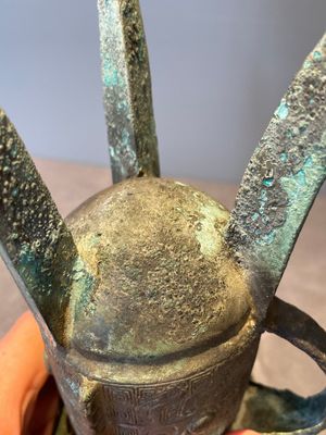 Three Chinese archaic bronze wine vessels, Zhou or later — photo 19