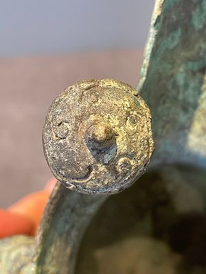 Three Chinese archaic bronze wine vessels, Zhou or later — photo 21