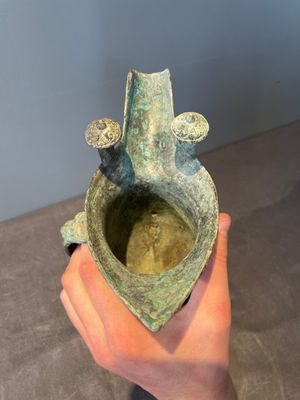 Three Chinese archaic bronze wine vessels, Zhou or later — photo 22