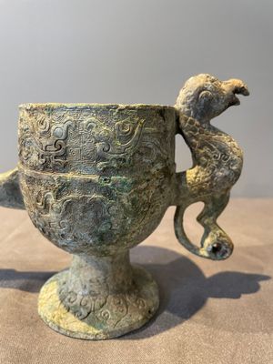 Three Chinese archaic bronze wine vessels, Zhou or later — photo 27