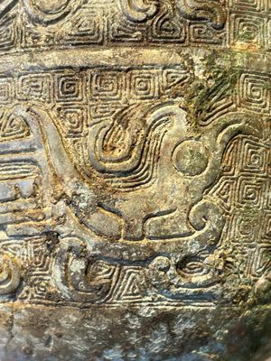 Three Chinese archaic bronze wine vessels, Zhou or later — photo 30