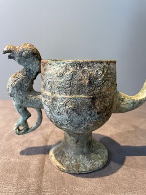 Three Chinese archaic bronze wine vessels, Zhou or later — photo 32