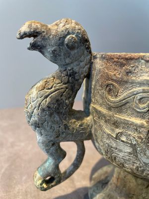 Three Chinese archaic bronze wine vessels, Zhou or later — photo 33