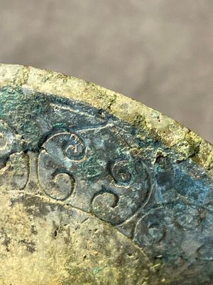 Three Chinese archaic bronze wine vessels, Zhou or later — photo 36
