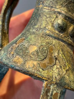 Three Chinese archaic bronze wine vessels, Zhou or later — photo 8