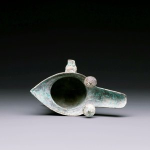 Three Chinese archaic bronze wine vessels, Zhou or later — photo 12