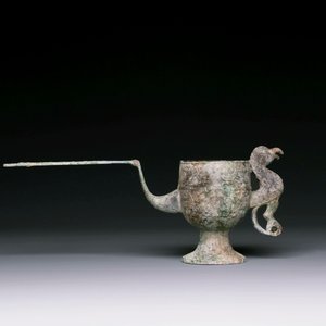 Three Chinese archaic bronze wine vessels, Zhou or later — photo 3
